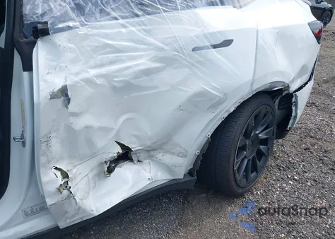 2023 Tesla Model Y Awd/Long Range Dual Motor All-Wheel Drive z USA, uszkodzony, nr VIN 7SAYGDEE8PA059111